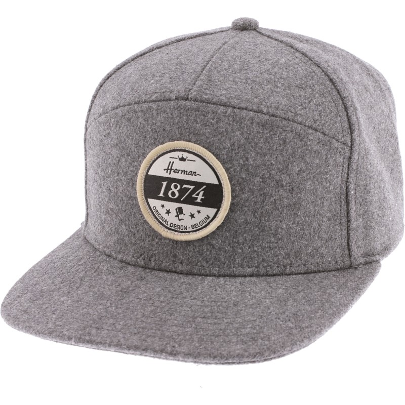 Casquette baseball style 'Camper' en feutre uni avec badge rond