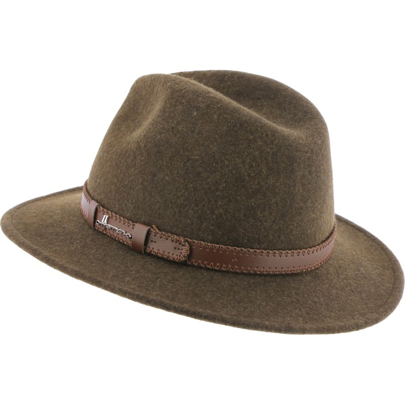 Adult large hat, cut edge, mottled, with topstitched belt.